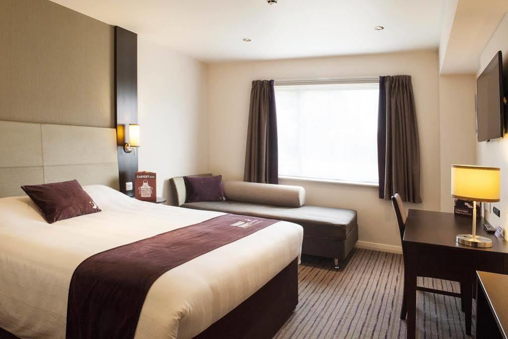 Premier Inn Premier Inn York South West Exteriör bild