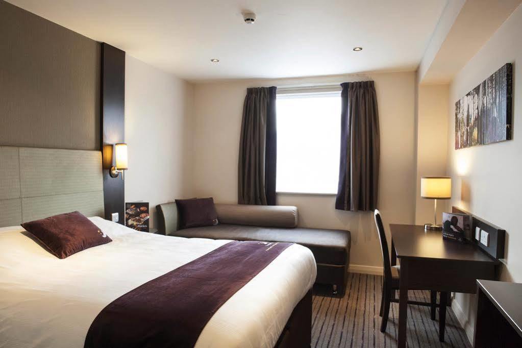 Premier Inn Premier Inn York South West Exteriör bild