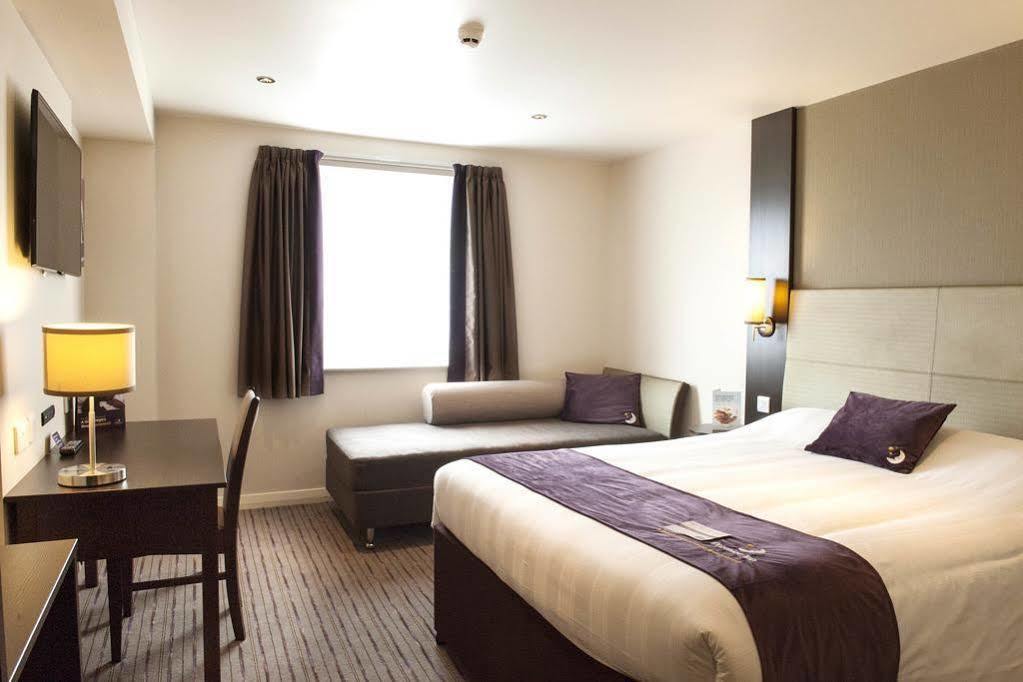 Premier Inn Premier Inn York South West Exteriör bild