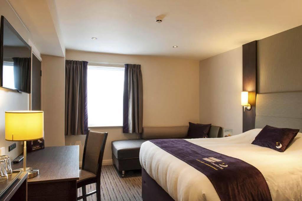 Premier Inn Premier Inn York South West Exteriör bild