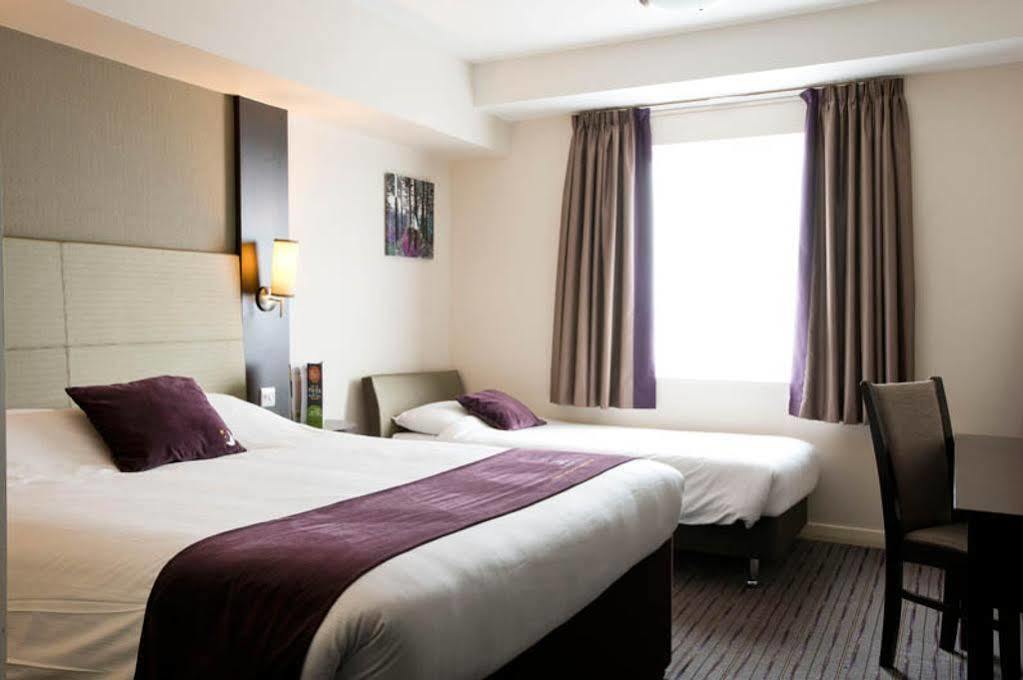 Premier Inn Premier Inn York South West Exteriör bild