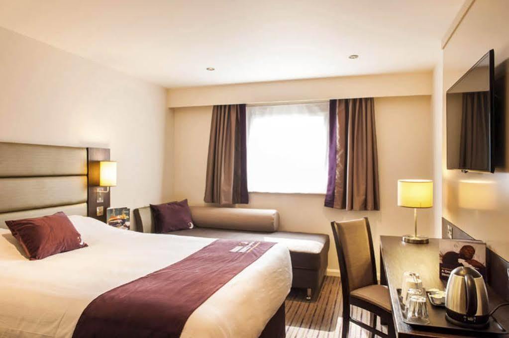 Premier Inn Premier Inn York South West Exteriör bild